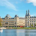 Sanders City - Pleasant Four-Bedroom Apartment In The Lovely Capital